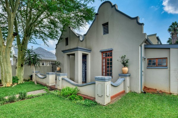 7 Astuces Étonnantes pour Harmonieusement Fusionner Votre Terrasse en Bois avec Votre Jardin