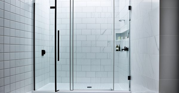 Guide complet pour choisir votre porte de douche adaptée